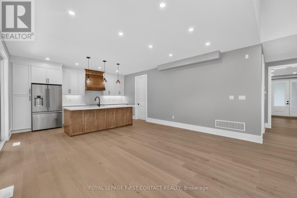 Open-concept living space showing a kitchen and dining area with light hardwood floors. - Upper - 929 7th Line, Innisfil