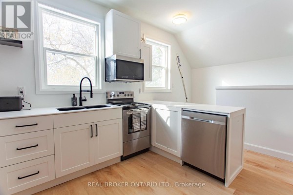 Upper - 97 Albert Street S, Orillia, ON L3V5L1 Photo 2