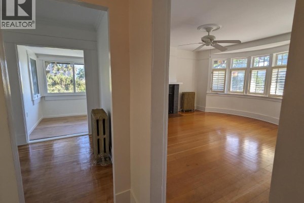 Upper 1 1631 Dunbar Street, Vancouver, BC V6R3L7 Photo 2