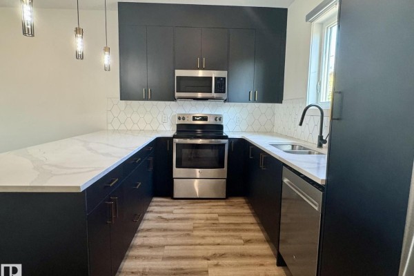 #upper 10125 116 Av Nw Nw, Edmonton, AB, photo 2