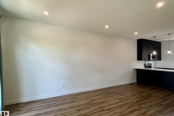 #upper 10125 116 Av Nw Nw, Edmonton, AB, photo 3