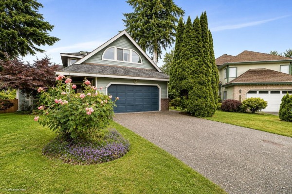 Upper 16375 Middleglen Place, Surrey, BC, photo 3