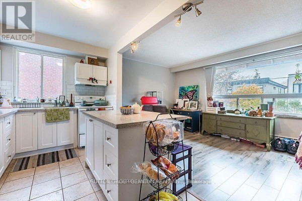 Kitchen - Upper #2 - 314 Lakeshore Road E, Mississauga, ON L5G1H4 Photo 3