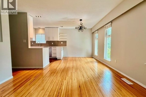 Upper 3444 Church, North Vancouver, BC V7K2L4 Photo 5