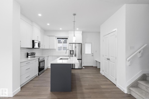 #upper 6630 46 Av, Beaumont, AB, photo 3