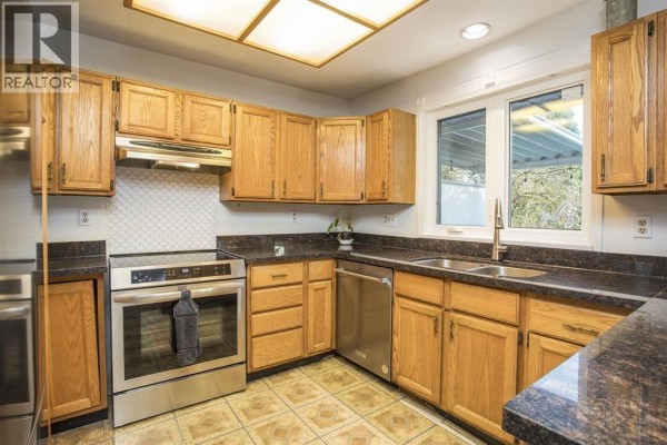Upper-9890 Lyndhurst Street, Burnaby, BC V3J1G1 Photo 5