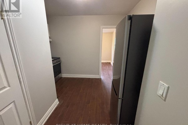 Upper A - 507 Oakwood Avenue, Toronto, ON M6E2W9 Photo 5