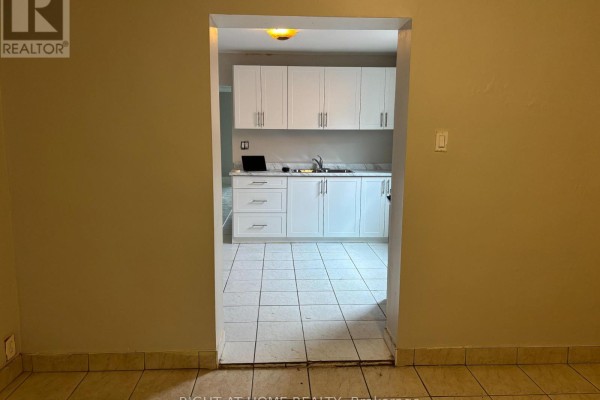 Upper B - 507 Oakwood Avenue, Toronto, ON M6E2W9 Photo 3