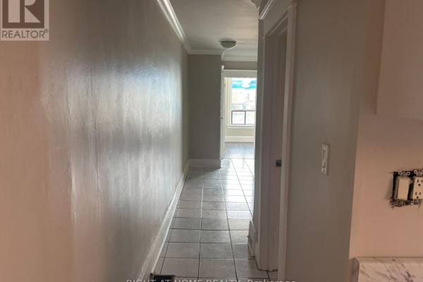 Upper B - 507 Oakwood Avenue, Toronto, ON M6E2W9 Photo 5