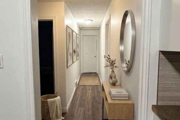 Living room - Upper Floor - 30 Woodward Avenue, London North, ON N6H2G7 Photo 4