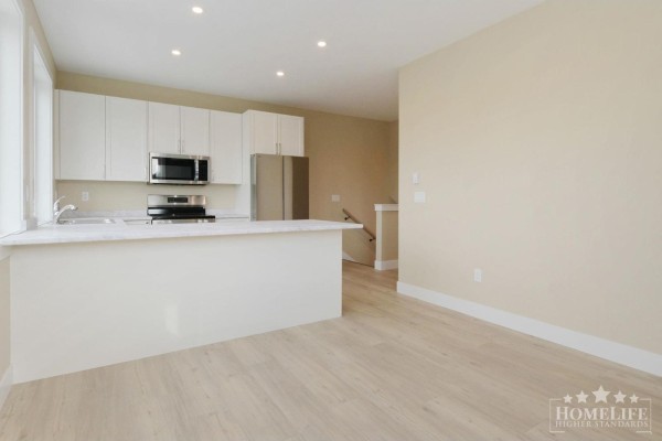 Upper House 10340 Beverley Drive, Fairfield Island, Chilliwack, BC V2P6B1 Photo 5