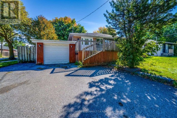 Primary Bedroom - Upper Level - 166 Cherrywood Drive, Newmarket, ON L3Y2X7 Photo 4