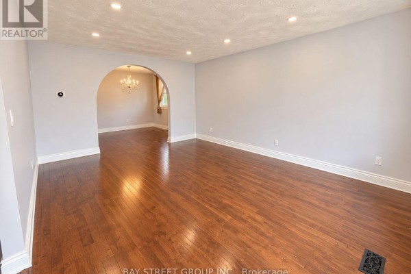Upper Level - 237 Lawnhurst Court, Hamilton, ON L8V4R4 Photo 2