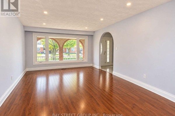 Upper Level - 237 Lawnhurst Court, Hamilton, ON L8V4R4 Photo 3