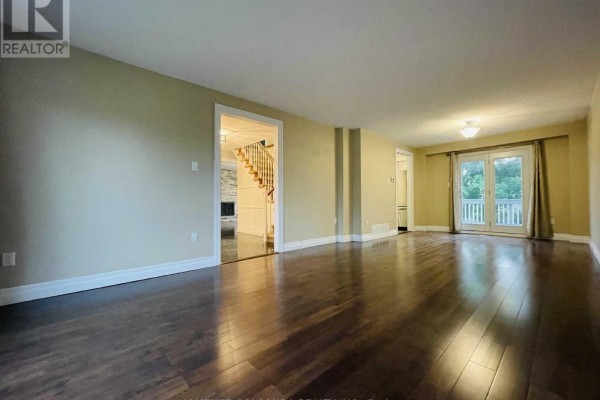 Family room - Upper Level - 909 Ferndale Crescent, Newmarket, ON L3Y6B6 Photo 4