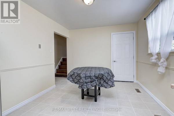 Bedroom 2 - Upper Lvl - 18 Glenforest Road, Brampton, ON L6S1K6 Photo 5