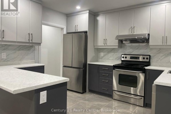 Kitchen - Upper Lvl - 19 Athlone Avenue, Brampton, ON L6T2N5 Photo 3