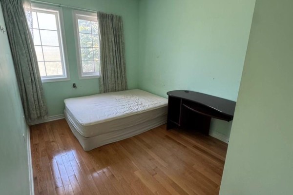 Upper Room 1 - 123 Steeles Avenue E, Toronto, ON M2M3Y5 Photo 4