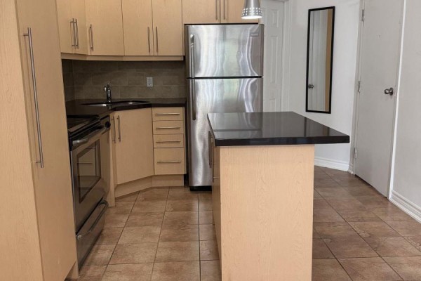 Upper Unit - 1090a Bloor Street W, Toronto, ON M6H1M6 Photo 2