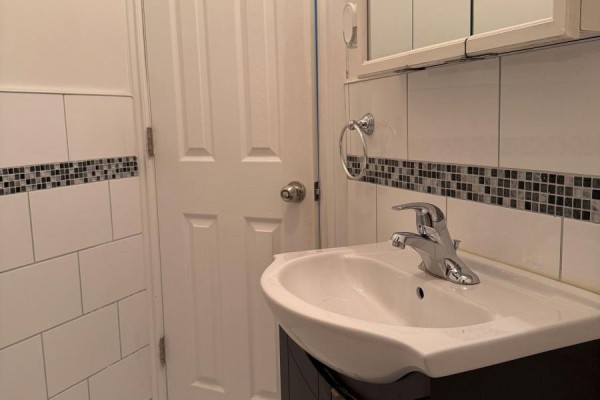 Upper Unit - 1090a Bloor Street W, Toronto, ON M6H1M6 Photo 4