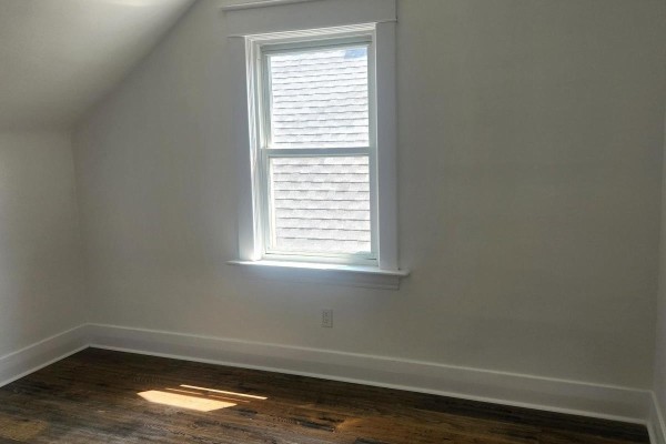 Upper Unit - 312 Wharncliffe Road S, London South, ON N6J2L7 Photo 5
