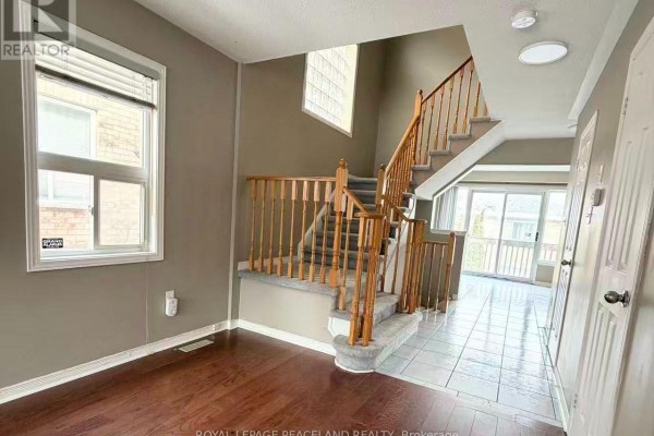 Bedroom 2 - Upper Unit - 367 Marble Place, Newmarket, ON L3X2P1 Photo 5