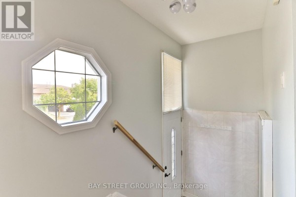 Upper Unit - 489 Fergo Avenue, Mississauga, ON, photo 2