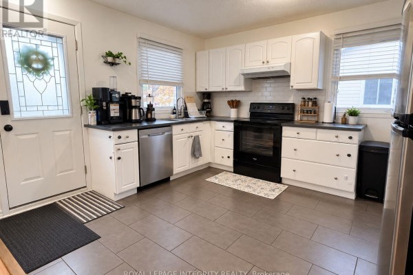Bedroom - Upper Unit - 58 Binscarth Crescent, Ottawa, ON K2L1S1 Photo 2