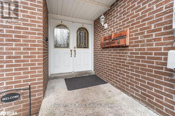 Upper Unit - 7 Rosedale Place, Barrie, ON L4M5E7 Photo 2