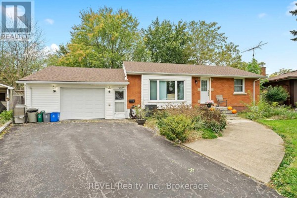 Upper Unit - 8327 Parkway Drive, Niagara Falls, ON L2G6W8 Photo 3