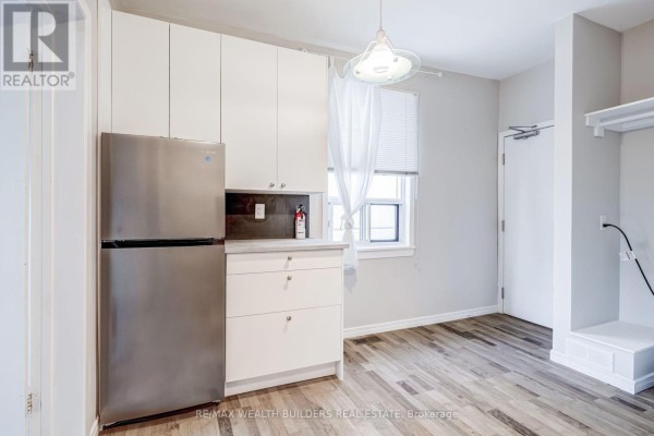 Upper Unit 2 - 2443 Dundas Street W, Toronto, ON M6P1X3 Photo 2