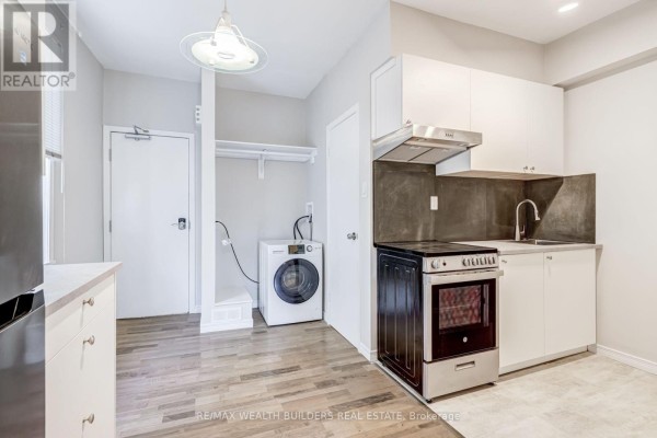 Upper Unit 2 - 2443 Dundas Street W, Toronto, ON M6P1X3 Photo 3