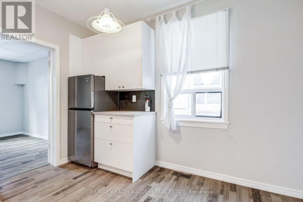 Upper Unit 2 - 2443 Dundas Street W, Toronto, ON M6P1X3 Photo 4