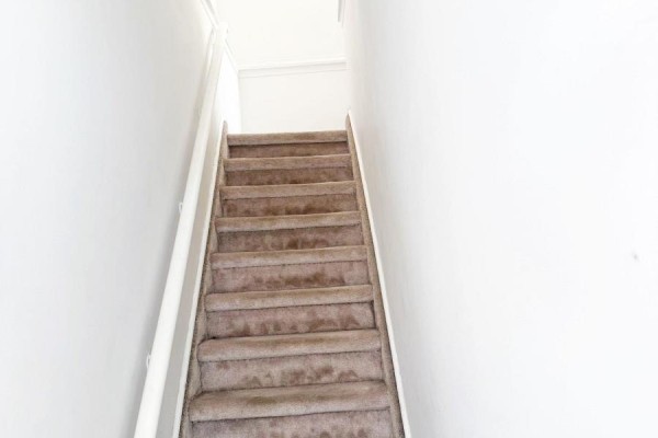Upper/2nd Floor - 1044 Kingston Road, Toronto, ON M4E1T4 Photo 3