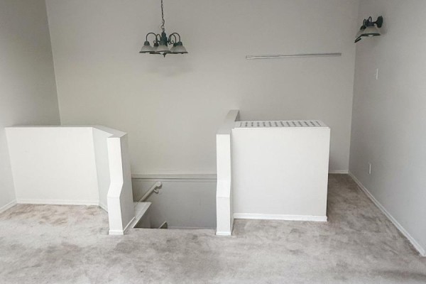 Upper/2nd Floor - 1044 Kingston Road, Toronto, ON M4E1T4 Photo 5