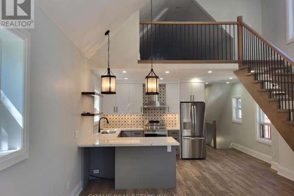 Upstairs - 195 Oakmount Road N, Toronto, ON M6P2N1 Photo 2