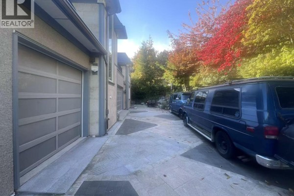 Upstairs 1310 Tyrol Road, West Vancouver, BC V7S2L6 Photo 3
