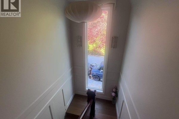 Upstairs 1310 Tyrol Road, West Vancouver, BC V7S2L6 Photo 4