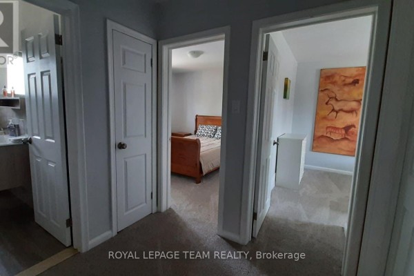 Upstrs - 1015 Pinecrest Road, Ottawa, ON K2B6B6 Photo 5