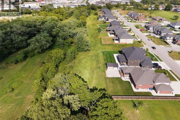 V/l Oakridge Avenue, Windsor