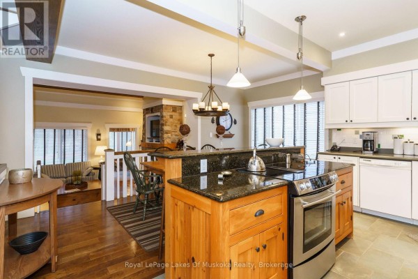 Sunroom - Villa 1, Week 7 - 1020 Birch Glen Road, Lake Of Bays, ON P0B1A0 Photo 4
