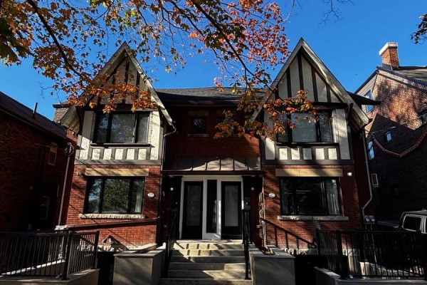 Kitchen - Walk Out - 22 Austin Terrace, Toronto, ON M5R1X9 Photo 2