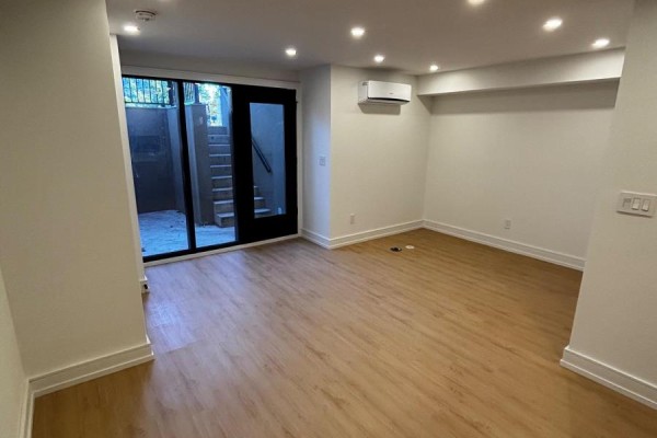Bedroom 2 - Walk Out - 22 Austin Terrace, Toronto, ON M5R1X9 Photo 4