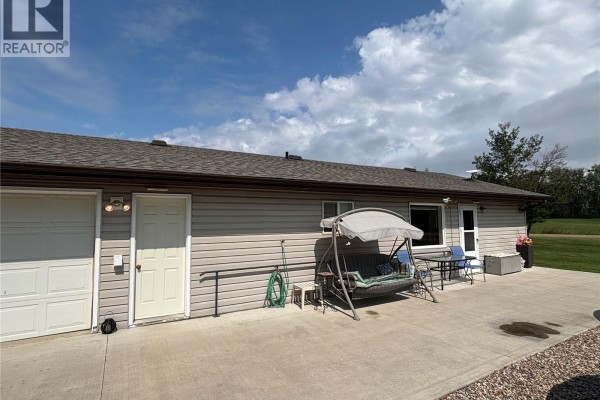 Living room - Wallman Cabin (otter Cres), Delaronde Lake, SK S0J0E0 Photo 5