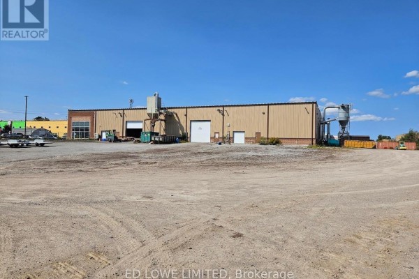 Yard - 69 Saunders Road, Barrie, ON, photo 2